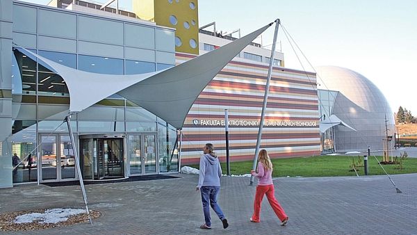 VUT Fakulta elektrotechniky a komunikačních  technologií v Brně - budova č.12
